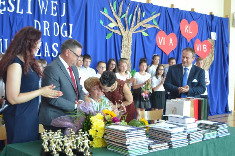 No i mamy wakacje. Zobacz zdjęcia z zakończenia roku szkolnego w kolneńskich szkołach