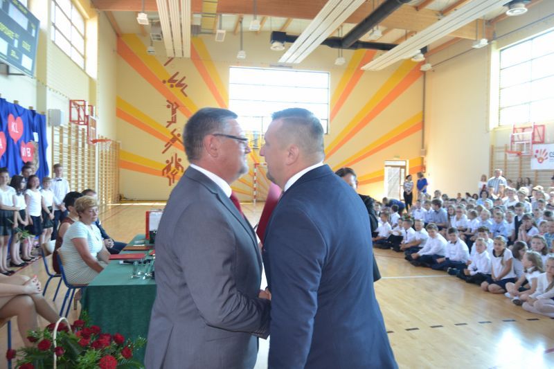 No i mamy wakacje. Zobacz zdjęcia z zakończenia roku szkolnego w kolneńskich szkołach