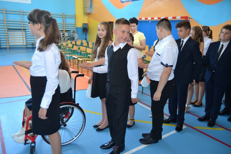 No i mamy wakacje. Zobacz zdjęcia z zakończenia roku szkolnego w kolneńskich szkołach