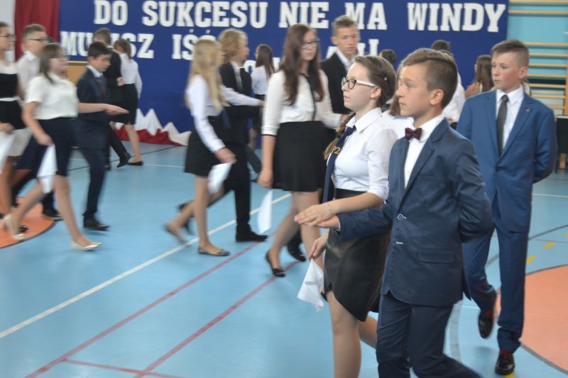 No i mamy wakacje. Zobacz zdjęcia z zakończenia roku szkolnego w kolneńskich szkołach