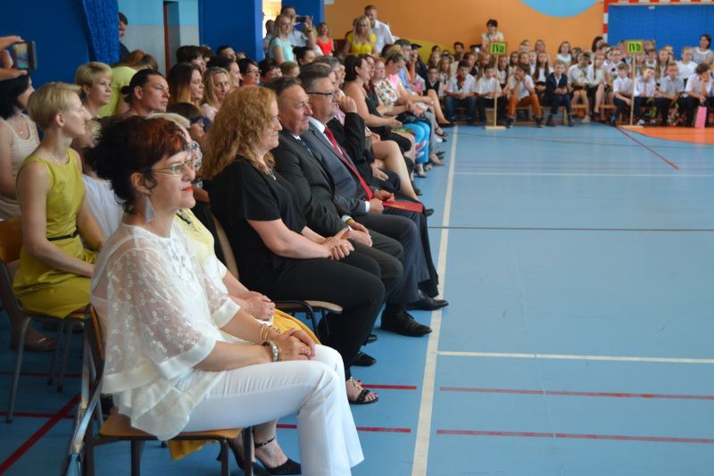 No i mamy wakacje. Zobacz zdjęcia z zakończenia roku szkolnego w kolneńskich szkołach