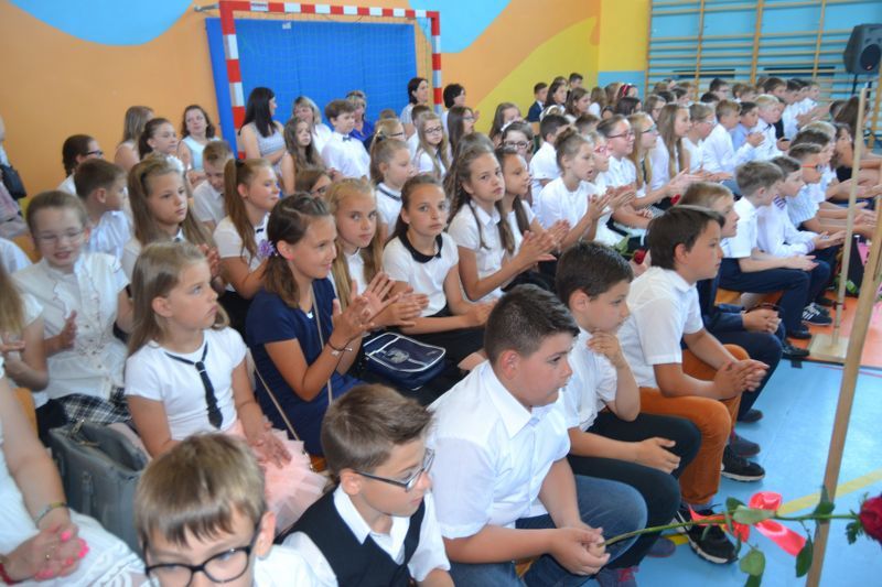 No i mamy wakacje. Zobacz zdjęcia z zakończenia roku szkolnego w kolneńskich szkołach