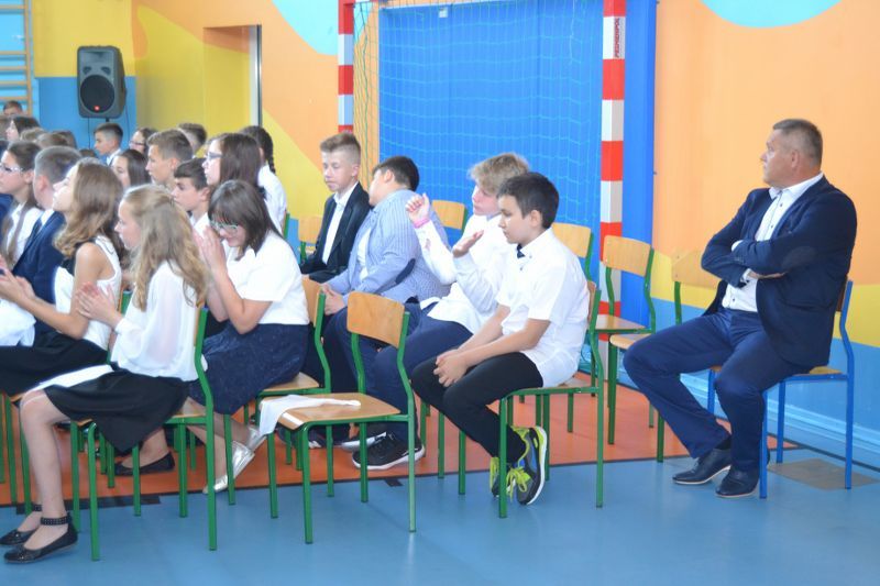 No i mamy wakacje. Zobacz zdjęcia z zakończenia roku szkolnego w kolneńskich szkołach