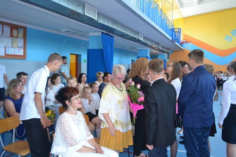 No i mamy wakacje. Zobacz zdjęcia z zakończenia roku szkolnego w kolneńskich szkołach