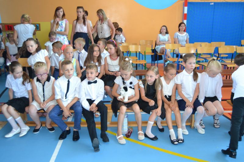 No i mamy wakacje. Zobacz zdjęcia z zakończenia roku szkolnego w kolneńskich szkołach