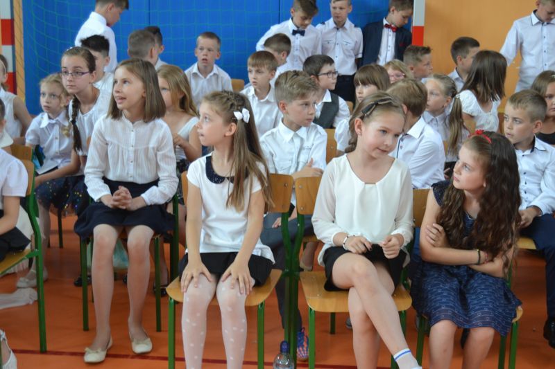 No i mamy wakacje. Zobacz zdjęcia z zakończenia roku szkolnego w kolneńskich szkołach