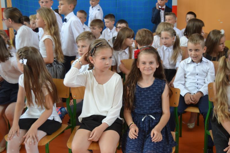 No i mamy wakacje. Zobacz zdjęcia z zakończenia roku szkolnego w kolneńskich szkołach