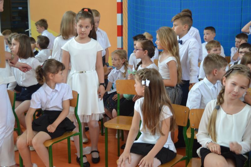 No i mamy wakacje. Zobacz zdjęcia z zakończenia roku szkolnego w kolneńskich szkołach