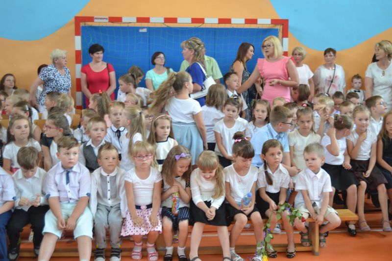 No i mamy wakacje. Zobacz zdjęcia z zakończenia roku szkolnego w kolneńskich szkołach