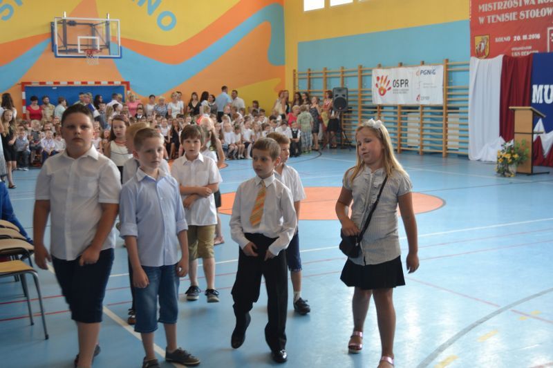 No i mamy wakacje. Zobacz zdjęcia z zakończenia roku szkolnego w kolneńskich szkołach