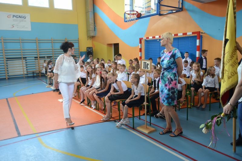 No i mamy wakacje. Zobacz zdjęcia z zakończenia roku szkolnego w kolneńskich szkołach