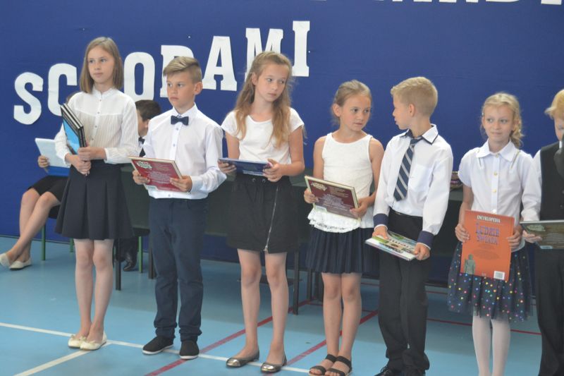 No i mamy wakacje. Zobacz zdjęcia z zakończenia roku szkolnego w kolneńskich szkołach