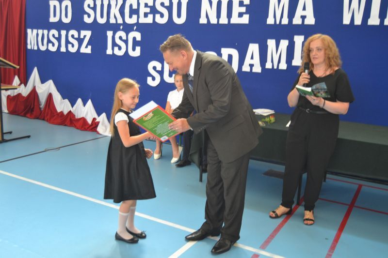 No i mamy wakacje. Zobacz zdjęcia z zakończenia roku szkolnego w kolneńskich szkołach