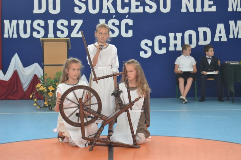 No i mamy wakacje. Zobacz zdjęcia z zakończenia roku szkolnego w kolneńskich szkołach