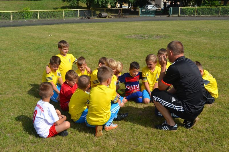 Najmłodsi piłkarze Orła Kolno zakończyli oficjalnie swój sezon piłkarski 2015/2016.
