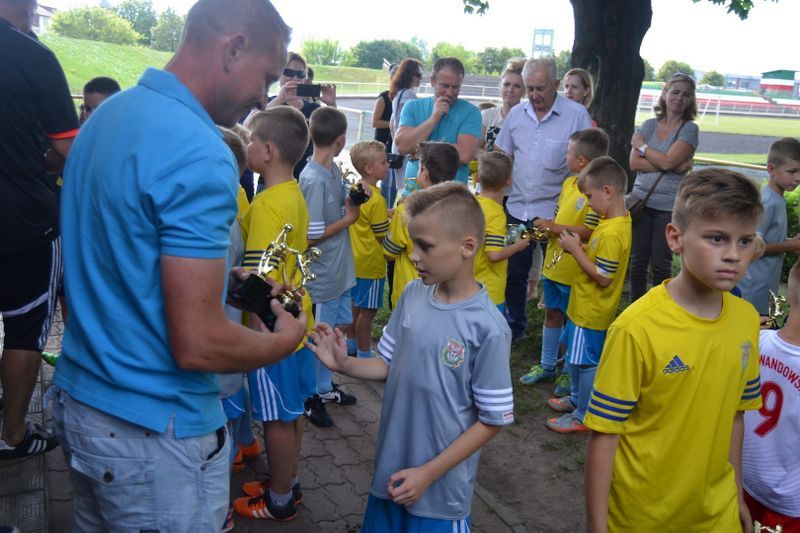 Najmłodsi piłkarze Orła Kolno zakończyli oficjalnie swój sezon piłkarski 2015/2016.