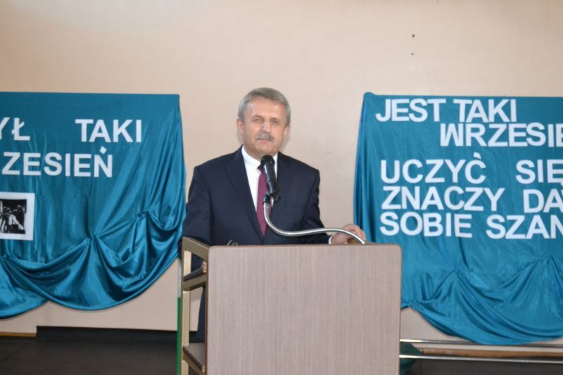 Zobacz zdjęcia z rozpoczęcia roku szkolnego w kolneńskich placówkach