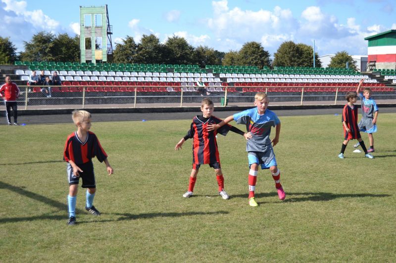 Młodzi piłkarze z Lachowa wygrywają piłkarski turniej w Kolnie
