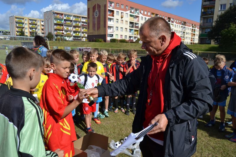 Młodzi piłkarze z Lachowa wygrywają piłkarski turniej w Kolnie