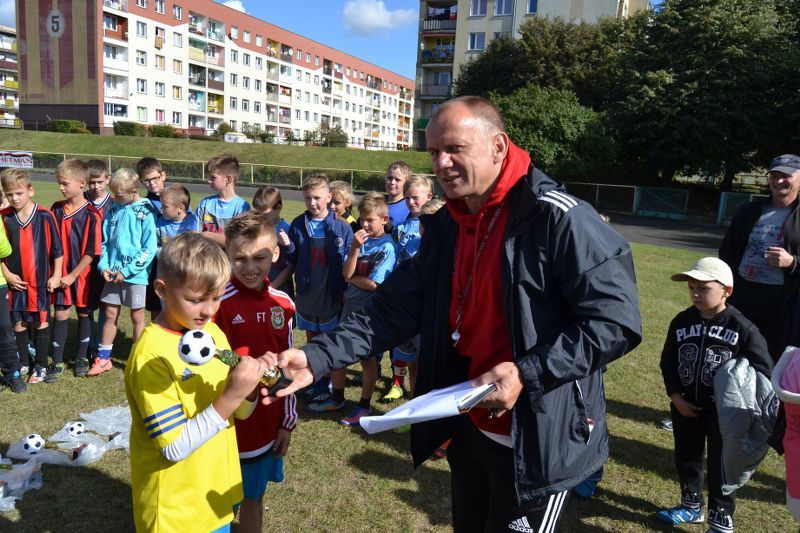 Młodzi piłkarze z Lachowa wygrywają piłkarski turniej w Kolnie