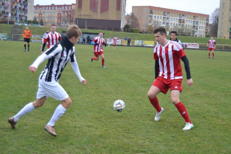 Orzeł nareszcie wygrywa. Adrian Gwiazda strzela piękną bramkę