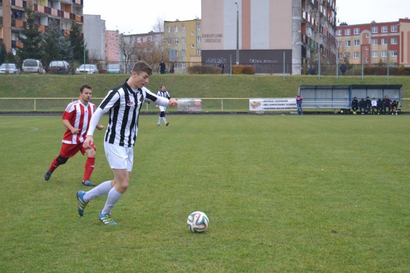Orzeł nareszcie wygrywa. Adrian Gwiazda strzela piękną bramkę