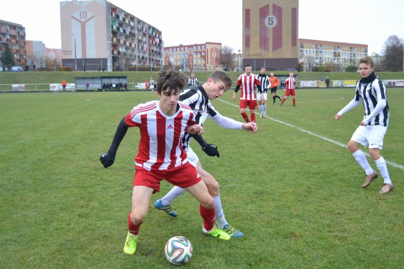 Orzeł nareszcie wygrywa. Adrian Gwiazda strzela piękną bramkę