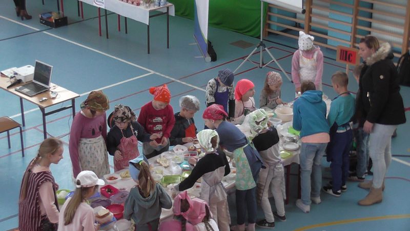 Dzieci przygotowują śniadanie. Było zdrowo i smacznie