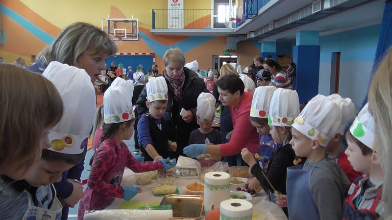 Dzieci przygotowują śniadanie. Było zdrowo i smacznie