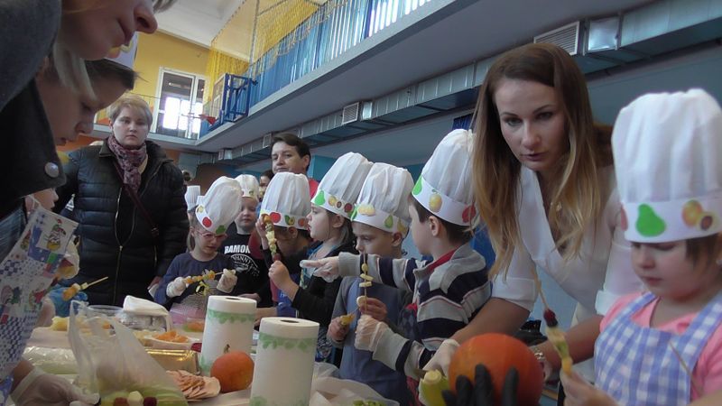Dzieci przygotowują śniadanie. Było zdrowo i smacznie