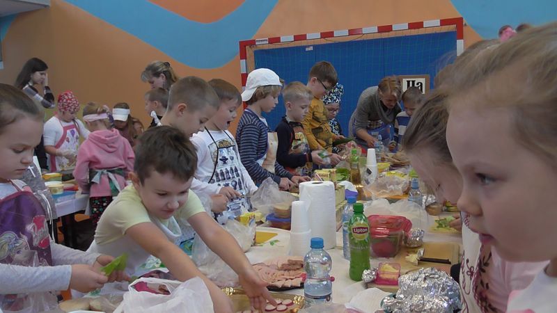 Dzieci przygotowują śniadanie. Było zdrowo i smacznie