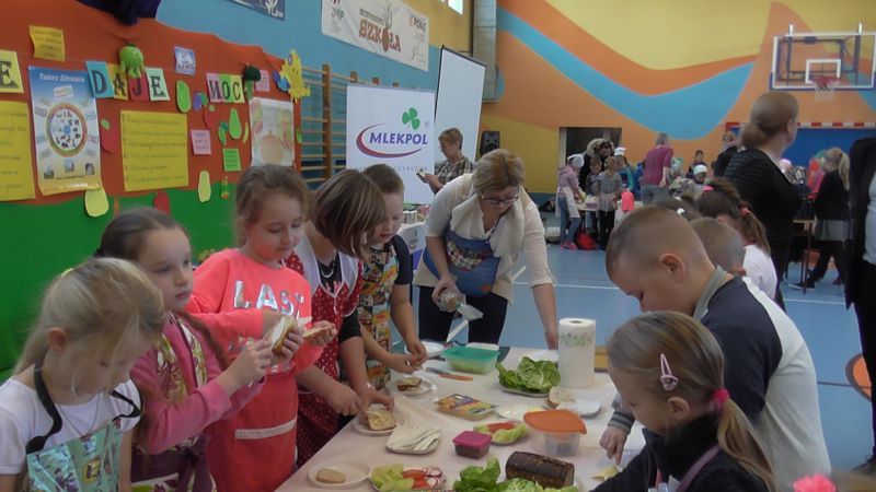Dzieci przygotowują śniadanie. Było zdrowo i smacznie