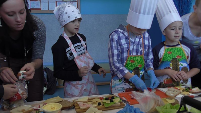 Dzieci przygotowują śniadanie. Było zdrowo i smacznie