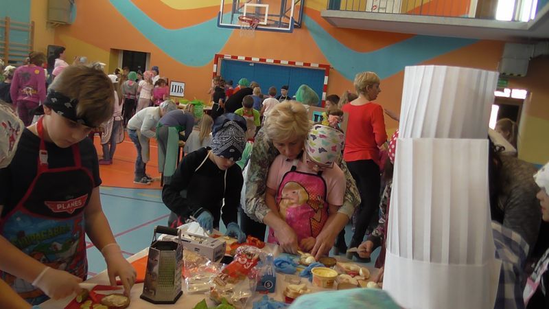 Dzieci przygotowują śniadanie. Było zdrowo i smacznie