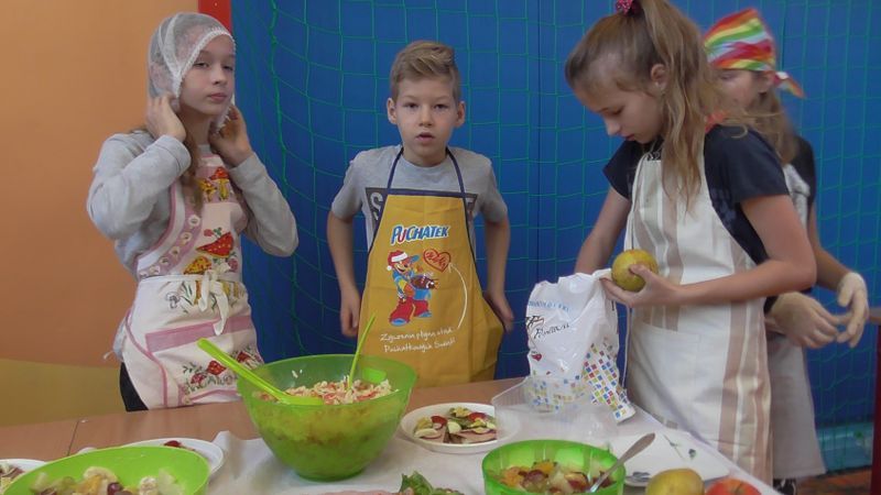 Dzieci przygotowują śniadanie. Było zdrowo i smacznie