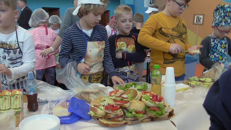 Dzieci przygotowują śniadanie. Było zdrowo i smacznie