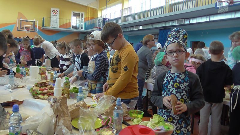 Dzieci przygotowują śniadanie. Było zdrowo i smacznie