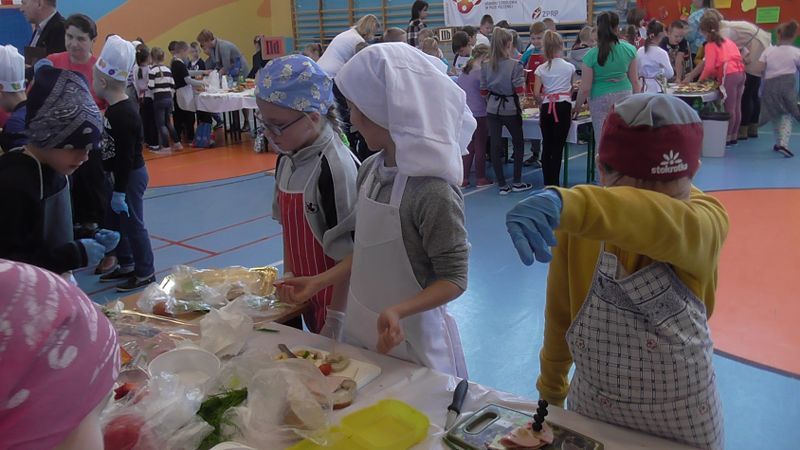 Dzieci przygotowują śniadanie. Było zdrowo i smacznie