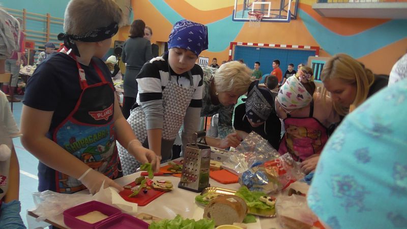 Dzieci przygotowują śniadanie. Było zdrowo i smacznie