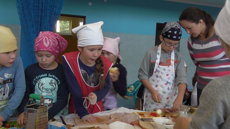 Dzieci przygotowują śniadanie. Było zdrowo i smacznie