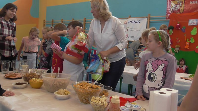 Dzieci przygotowują śniadanie. Było zdrowo i smacznie