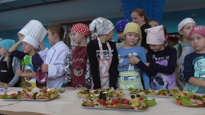 Dzieci przygotowują śniadanie. Było zdrowo i smacznie