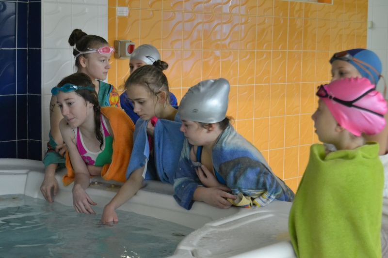 Doskonałe  zawody w wykonaniu dziewcząt z Jedynki. Wypływały  znakomite czasy