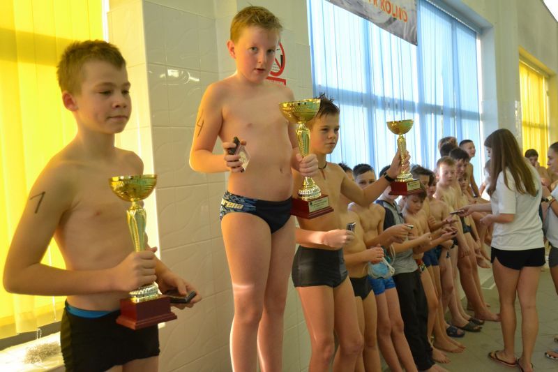 Doskonałe  zawody w wykonaniu dziewcząt z Jedynki. Wypływały  znakomite czasy
