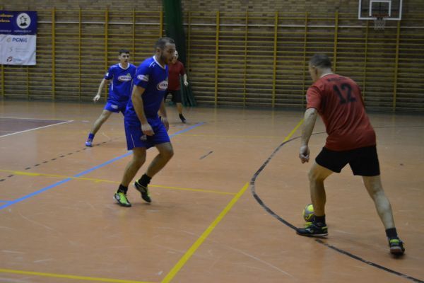 Uniglass nie zwalnia. Tym razem odprawił z kwitkiem zespół Inkolu
