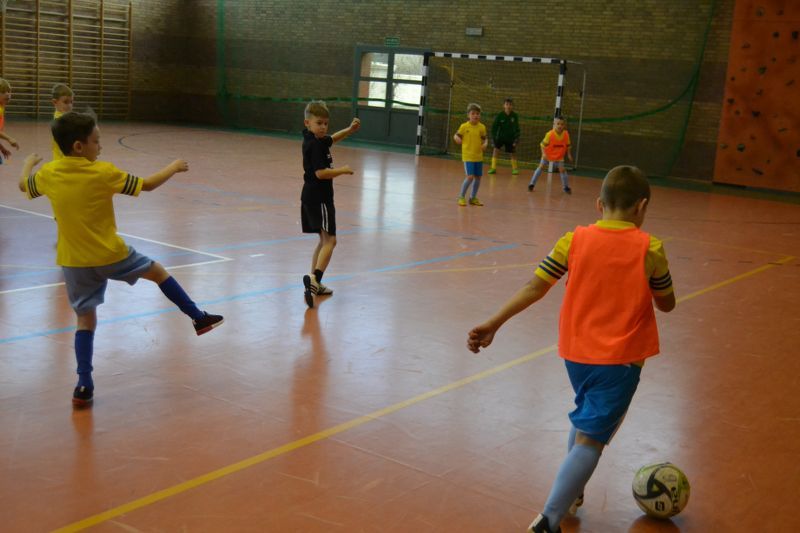 Mikołaj obserwował młodych piłkarzy. Była rywalizacja sportowa, ale i dobra zabawa