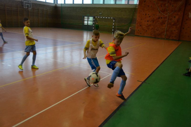 Mikołaj obserwował młodych piłkarzy. Była rywalizacja sportowa, ale i dobra zabawa