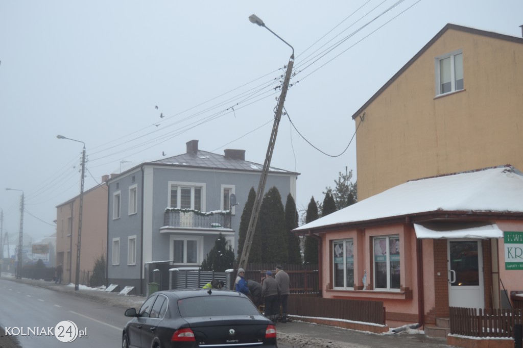 Uderzył w słup elektryczny