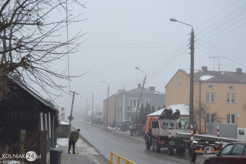 Uderzył w słup elektryczny