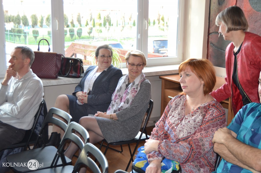 Teatr przy Stoliku: Wydmuszka